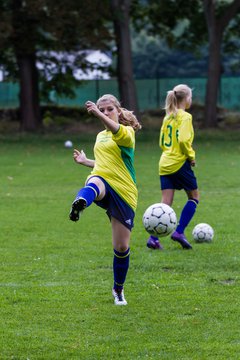 Bild 2 - MC-Juniorinnen TSV Olympia Neumnster - FSC Kaltenkirchen : Ergebnis: 12:1